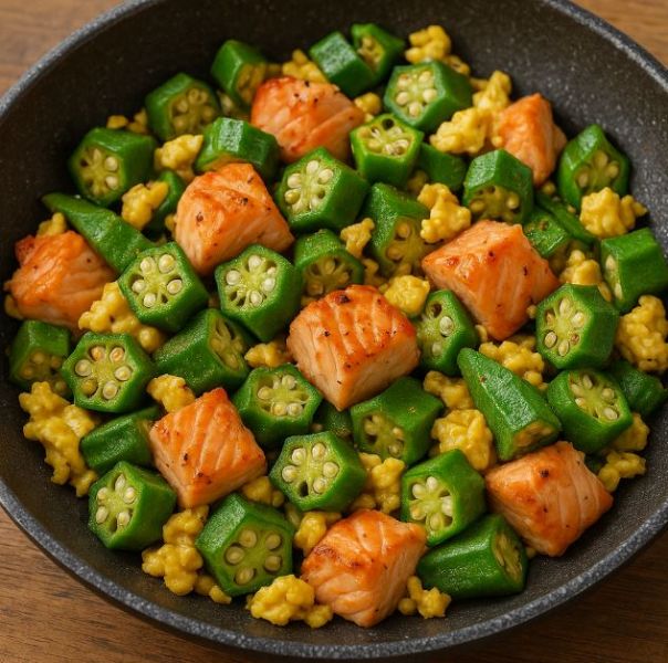 高蛋白健康餐桌首選：鮭魚爆炒秋葵土雞蛋