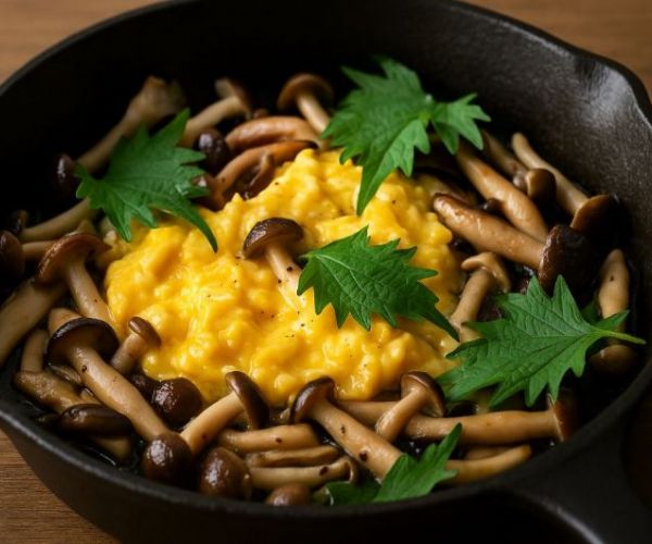 野蕈熱鍋半熟土雞蛋與紫蘇葉炒蛋｜香氣層次豐富的創意家常料理