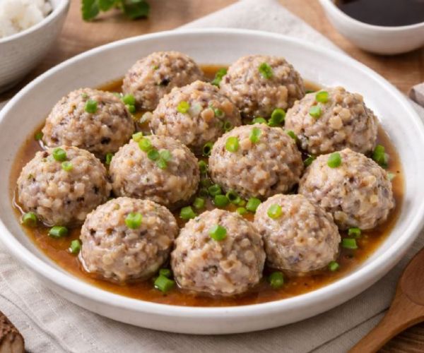 馬年年菜料理推薦：土雞蛋芋頭丸在家做也能像辦桌