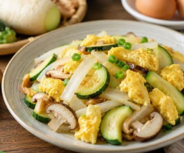 蘿蔔櫛瓜香菇炒蛋料理教學｜營養均衡、清爽不油膩的家常菜